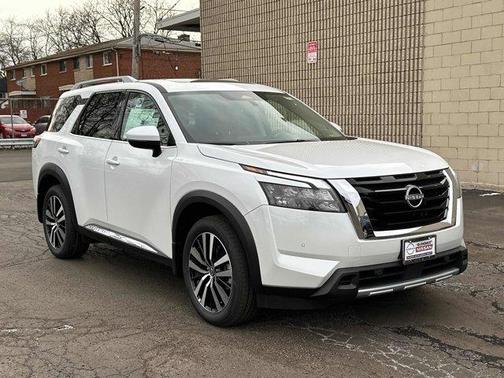 2025 Nissan Pathfinder Platinum