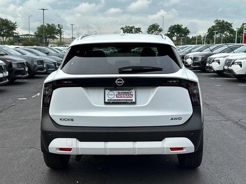 2025 Nissan Kicks SV