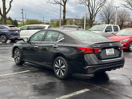 Super Black Clearcoat 2022 Nissan Altima 2.5 SV
