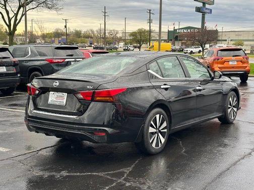 Super Black Clearcoat 2022 Nissan Altima 2.5 SV