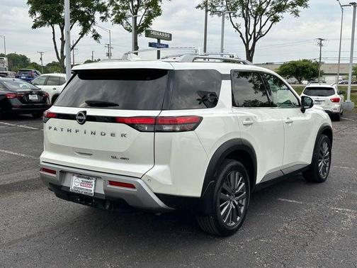 White 2024 Nissan Pathfinder SL