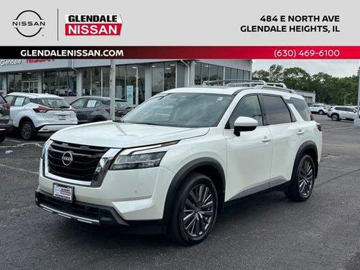 White 2024 Nissan Pathfinder SL