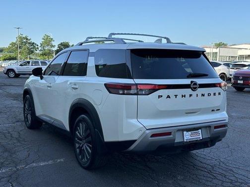 2023 Nissan Pathfinder SL