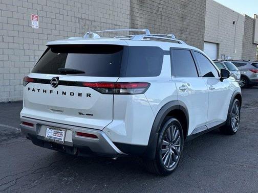 2023 Nissan Pathfinder SL