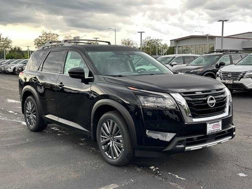2025 Nissan Pathfinder SL