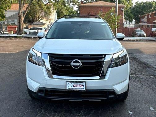 2025 Nissan Pathfinder SV