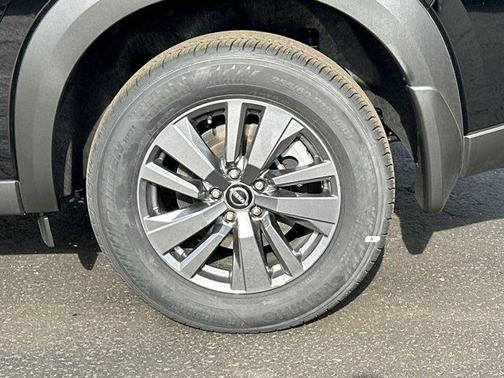 2025 Nissan Pathfinder S