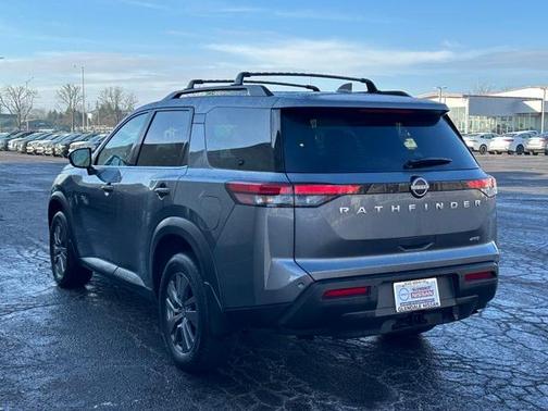 2025 Nissan Pathfinder SV