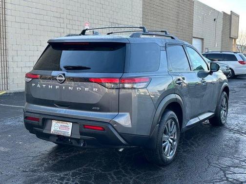 2025 Nissan Pathfinder SV