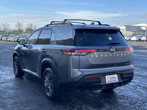 2025 Nissan Pathfinder SV