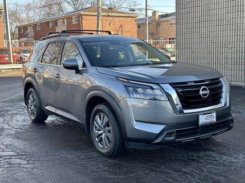 2025 Nissan Pathfinder SV