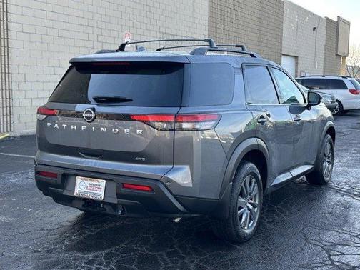 2025 Nissan Pathfinder SV