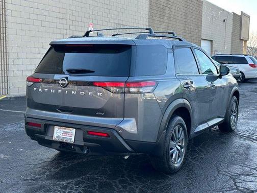 2025 Nissan Pathfinder SV