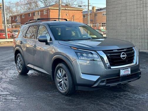 2025 Nissan Pathfinder SV