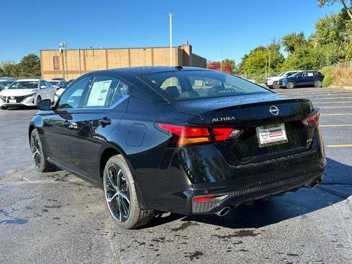 2025 Nissan Altima SR