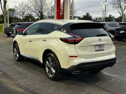 White 2023 Nissan Murano Platinum