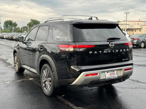 2024 Nissan Pathfinder SL