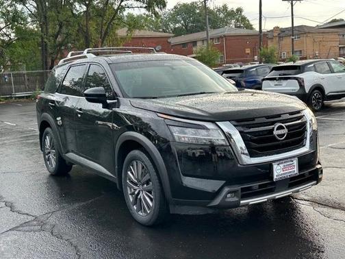 2024 Nissan Pathfinder SL