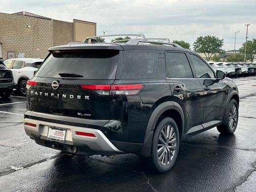 2024 Nissan Pathfinder SL