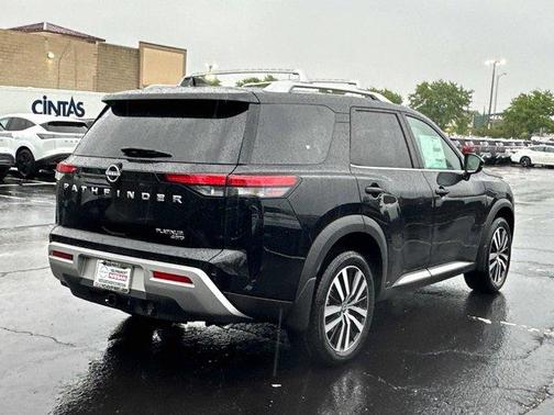2025 Nissan Pathfinder Platinum