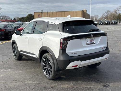 2025 Nissan Kicks SR