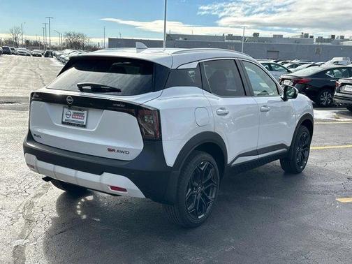 2025 Nissan Kicks SR