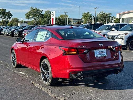 2025 Nissan Altima SR