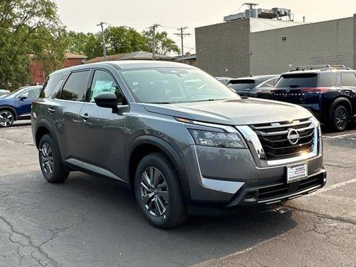 2025 Nissan Pathfinder S