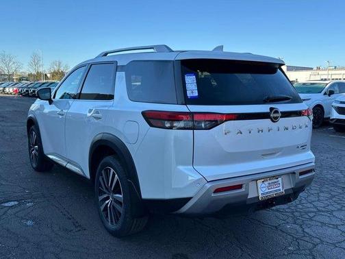 2025 Nissan Pathfinder Platinum