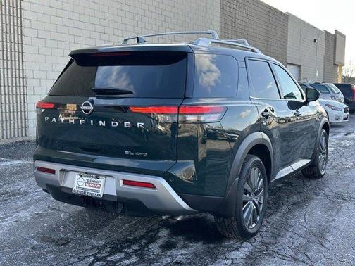 2025 Nissan Pathfinder SL