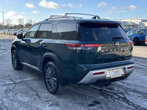 2025 Nissan Pathfinder SL