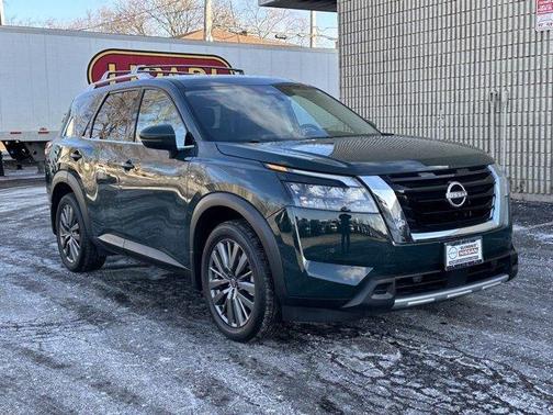 2025 Nissan Pathfinder SL