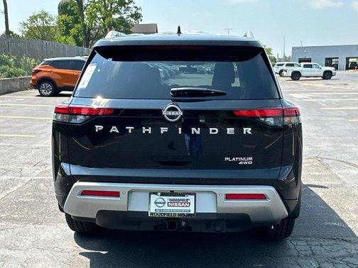2025 Nissan Pathfinder Platinum