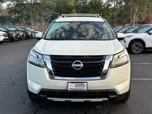 2024 Nissan Pathfinder SL