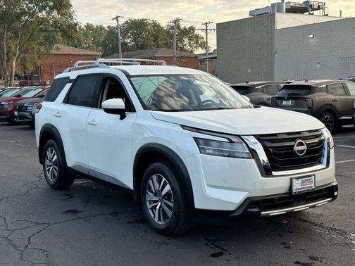 2024 Nissan Pathfinder SL