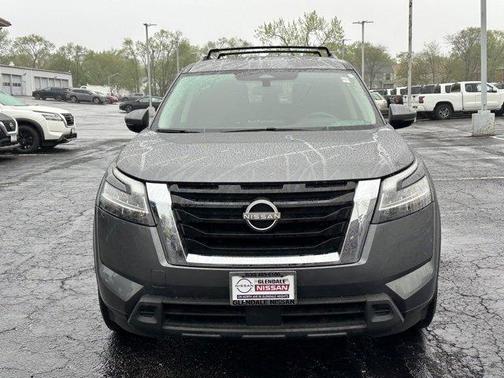 2022 Nissan Pathfinder SV