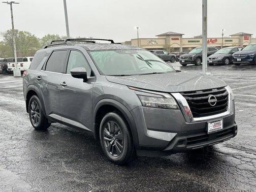 2022 Nissan Pathfinder SV