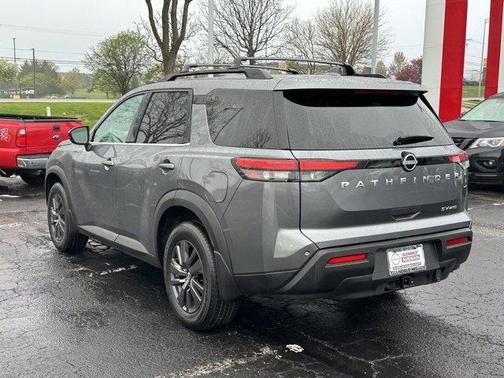 2022 Nissan Pathfinder SV