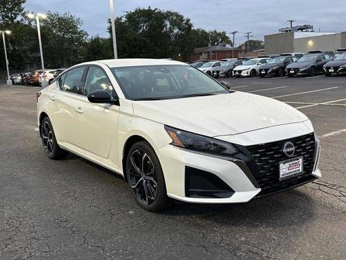 2025 Nissan Altima SR