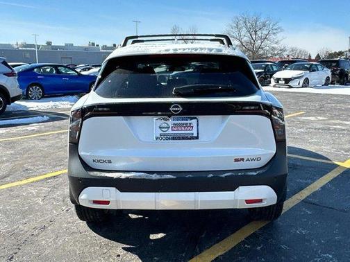 2025 Nissan Kicks SR
