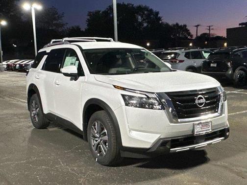 2025 Nissan Pathfinder SL