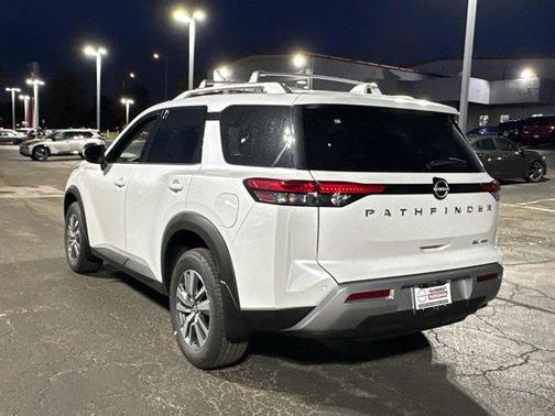 2025 Nissan Pathfinder SL