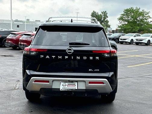 2025 Nissan Pathfinder SL