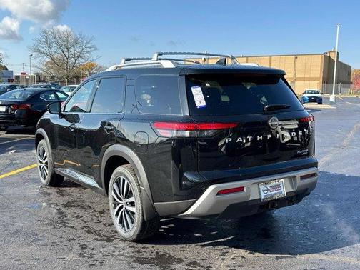 2025 Nissan Pathfinder Platinum