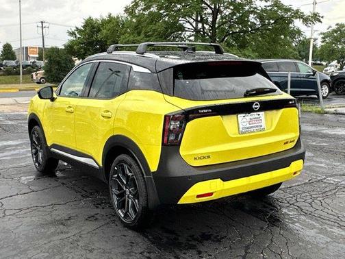 2025 Nissan Kicks SR