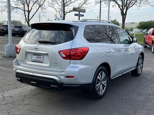 2020 Nissan Pathfinder SV