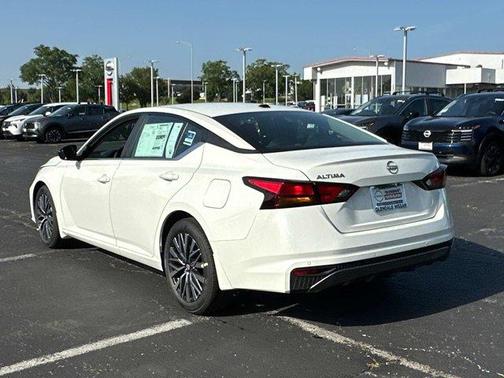 Pearl White Tri-Coat 2026 Nissan Altima SV