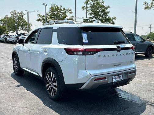 2025 Nissan Pathfinder Platinum