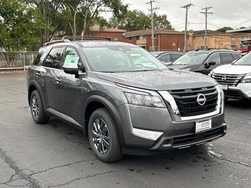 2025 Nissan Pathfinder SV