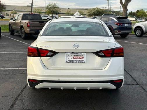 White 2022 Nissan Altima 2.5 SV